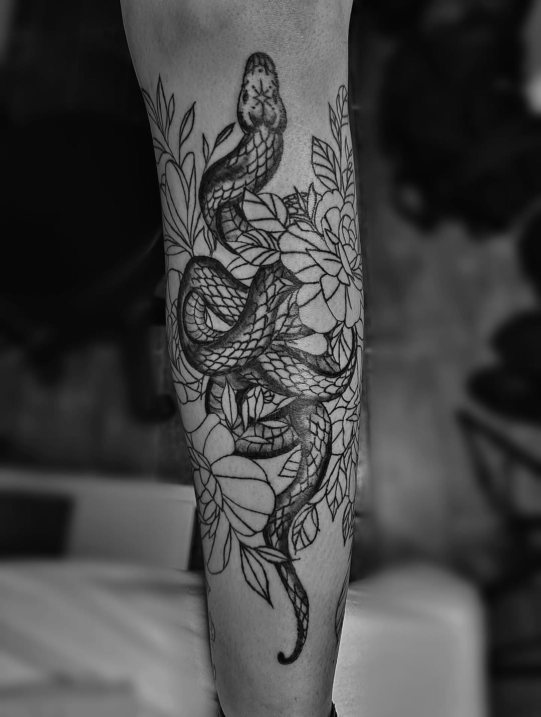 Snake & flowers tattoo
